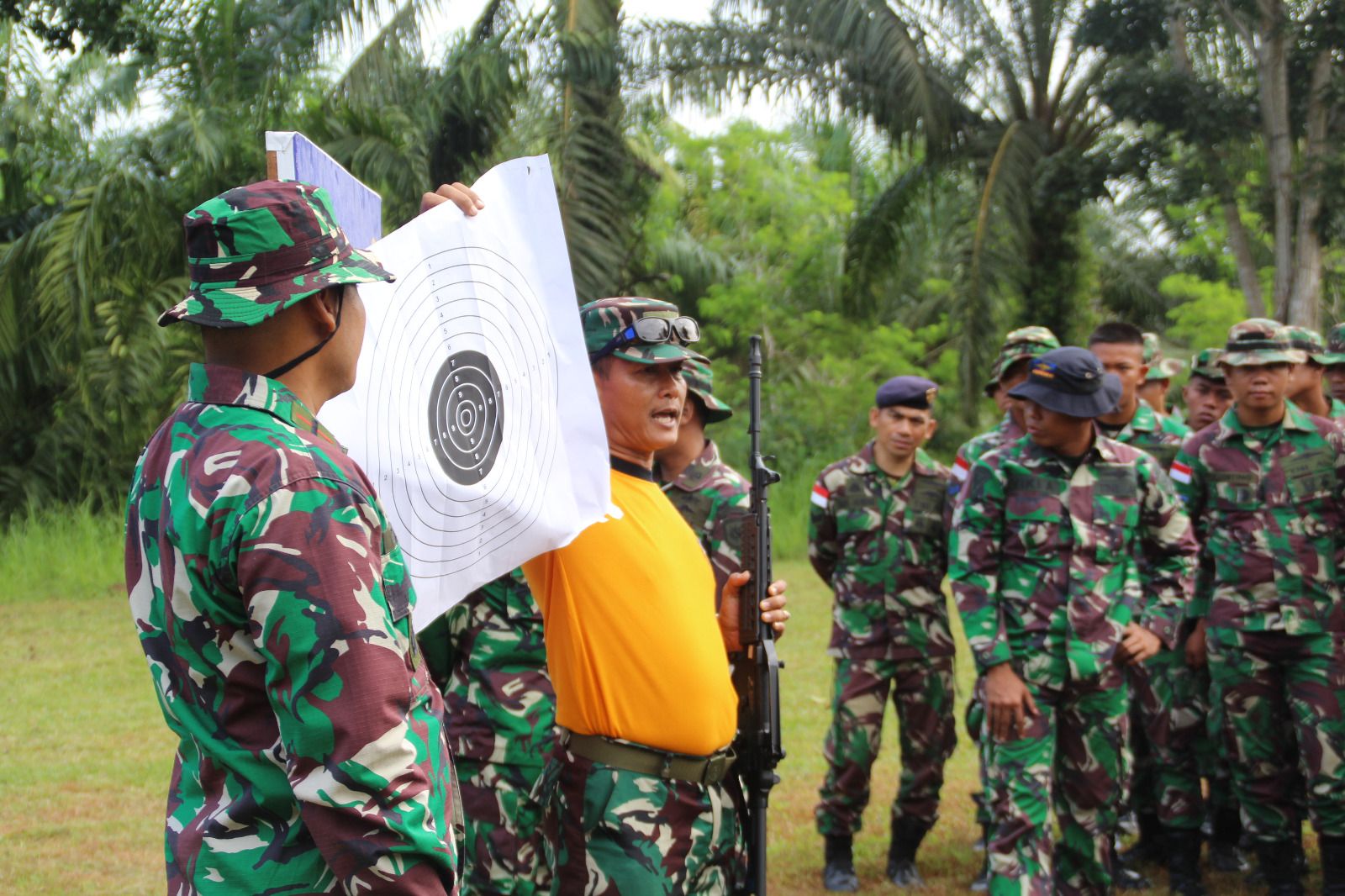 Tingkatkan Kemampuan, Prajurit Lanal Dumai Laksanakan Latihan Menembak