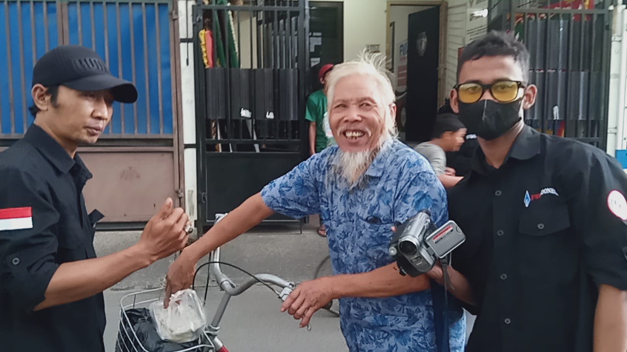 Meskipun Cuaca Tak Bersahabat, Jum'at Berkah FWJI Korwil Jakbar Tetap Digelar