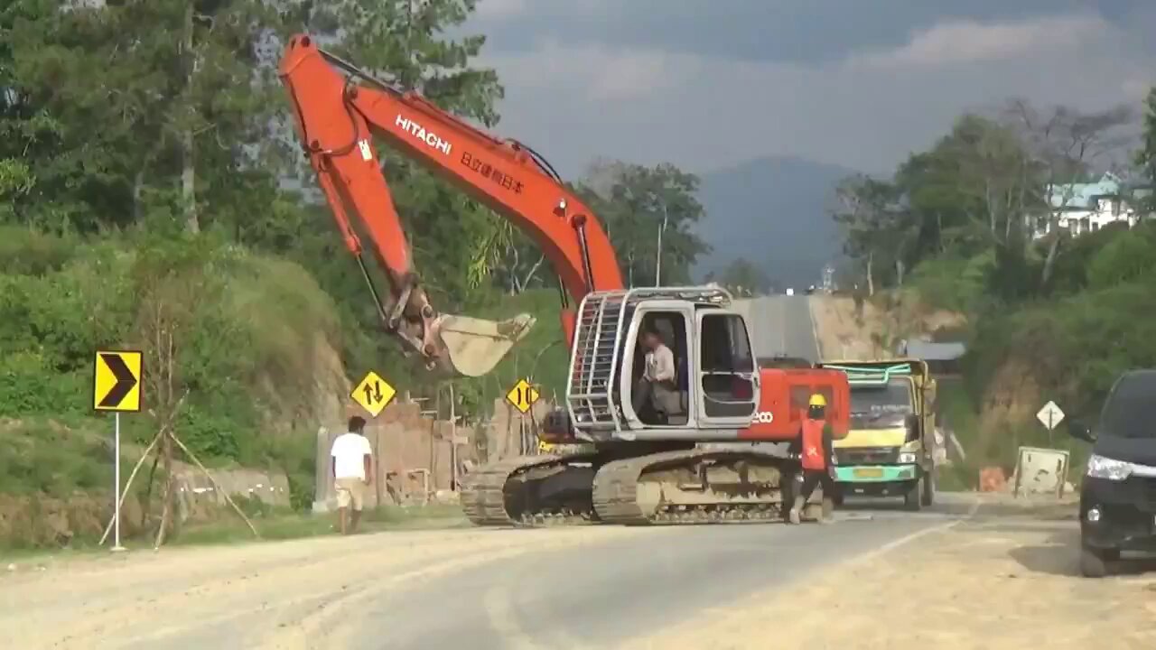 Warga Resah dan Mengeluhkan Aktifitas Galian C di Jalan Balige By Pass
