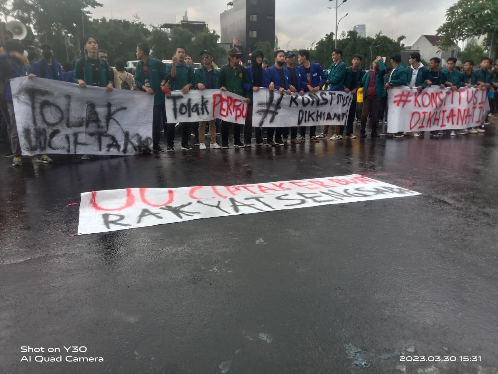 Aliansi Mahasiswa Gelar Aksi Unjuk Rasa Desak DPR Cabut UU Ciptaker