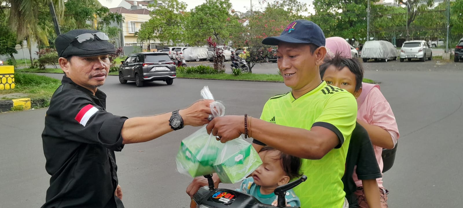 FWJI Korwil Jakbar Berikan 50 Paket Takjil Gratis