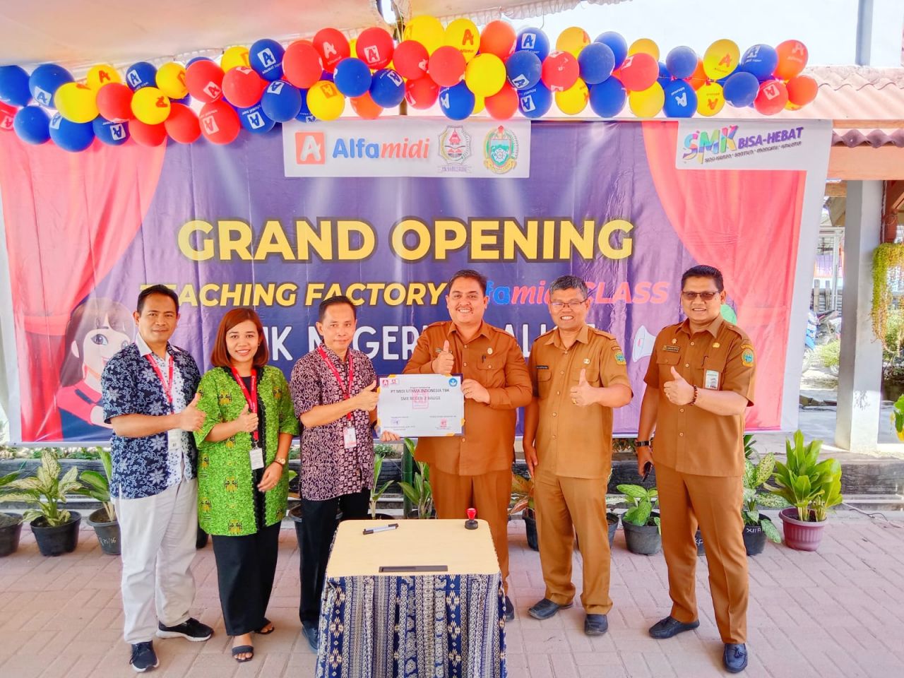 Alfamidi luncurkan kelas ritel Alfamidi Class di SMK Negeri 2 Balige