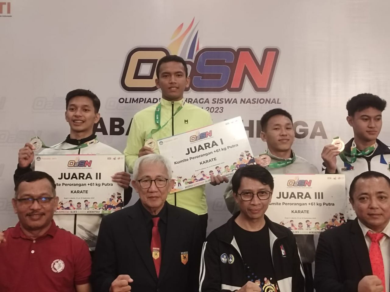 Indra Napitupulu Atlit Kei Shin Kan Siswa SMAN 1 Siantar Narumonda Peroleh Medali Emas di O2SN 2023