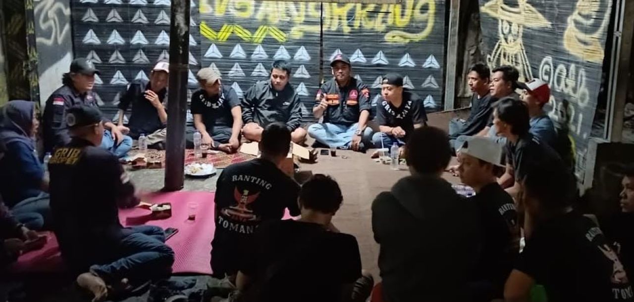 Ormas GRIB Berikan Bantuan dan Hibur Warga Korban Kebakaran di Tomang