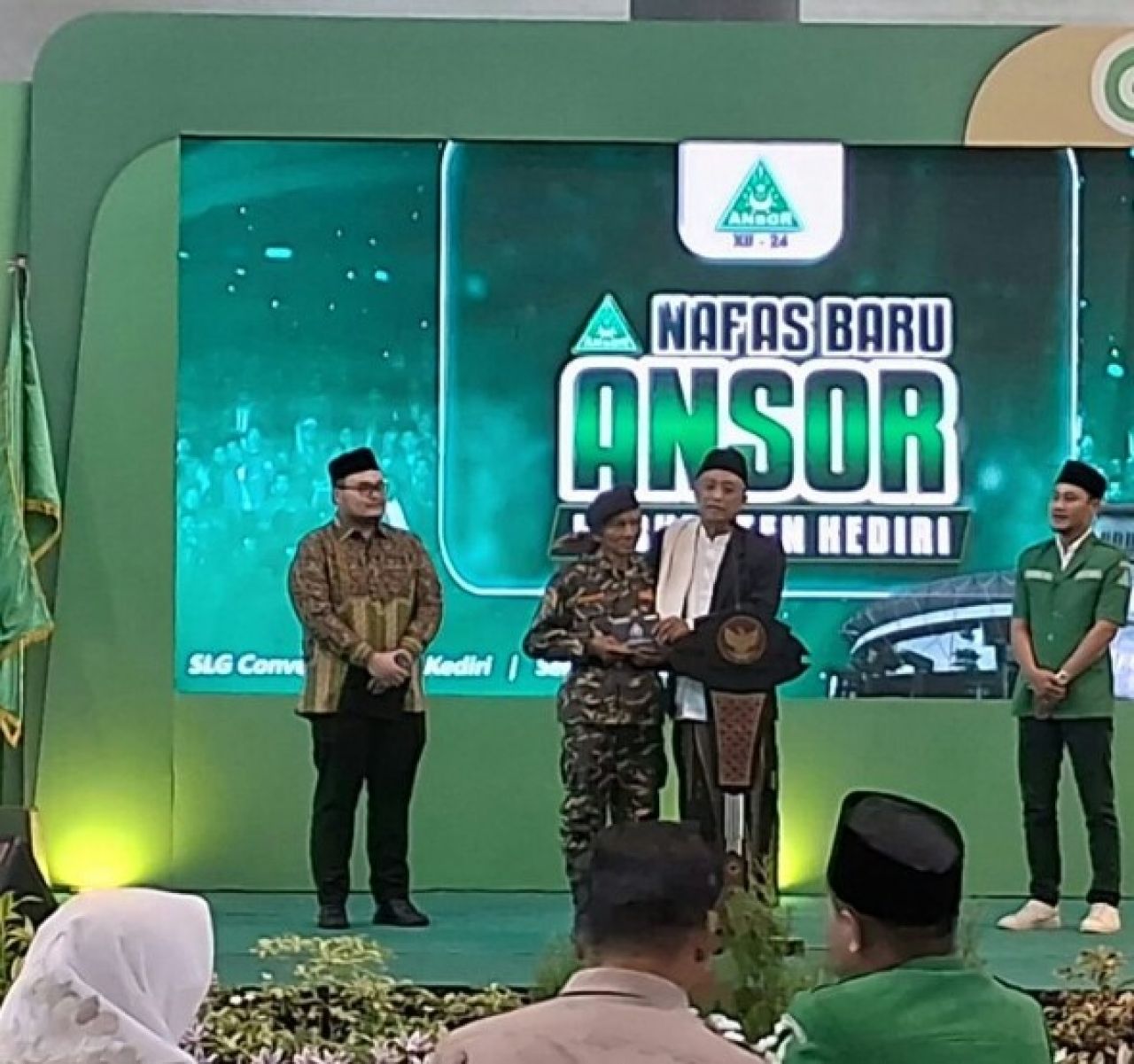 Pelantikan GP Ansor Kabupaten Kediri MasBup : Hadiahi PAC Laptop dan Bea Siswa Untuk Kuliah