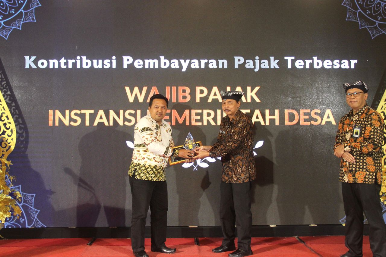 Pemkab Bojonegoro Raih Dua Penghargaan Kontribusi Pembayaran Pajak Terbesar