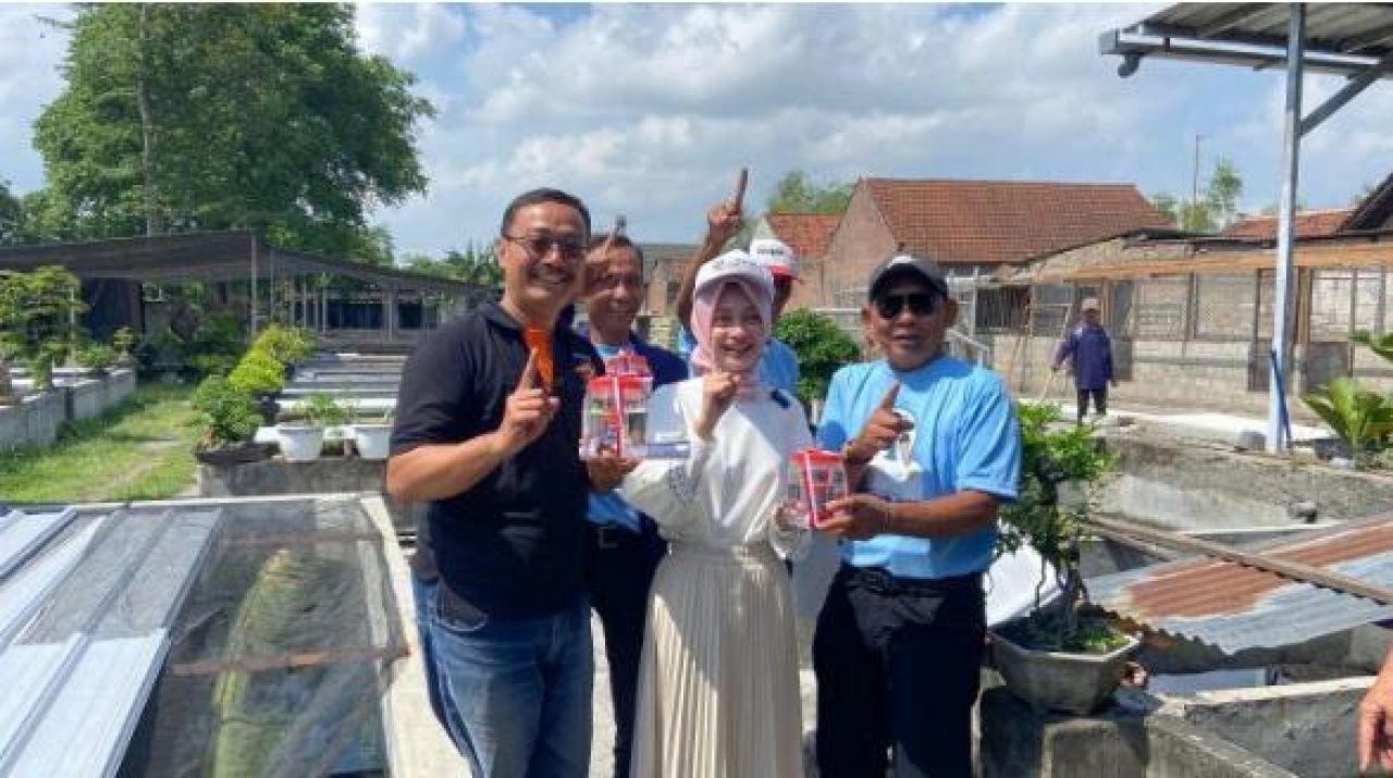 Diiringi Reog dan Jathilan, Mbak Vinanda Door to Door Sapa Warga Ketami