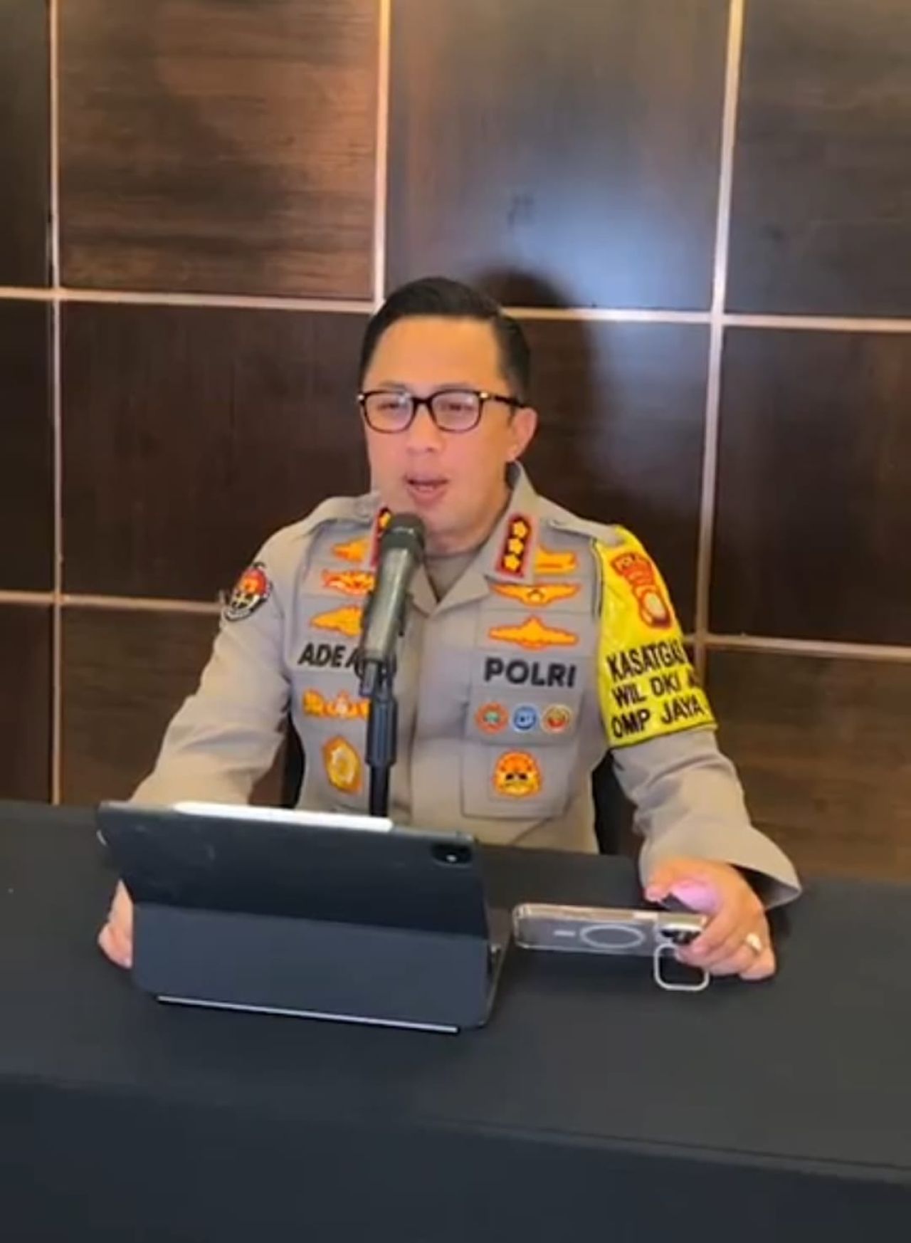 Polisi Sita Uang Tunai 73,7 Miliar, 15 Tersangka Judi Online Komdigi Diamankan