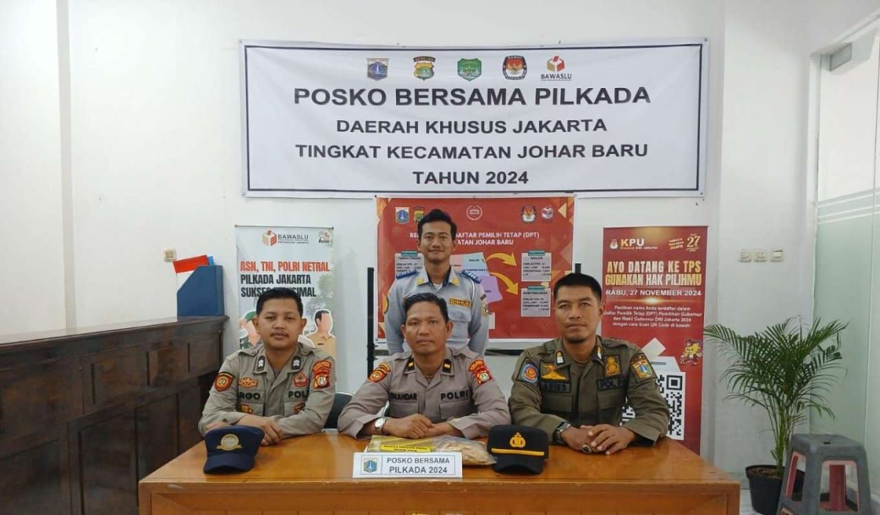 Pengamanan Gudang Logistik KPU oleh Polsek Johar Baru, Satpol PP, dan Dishub Jelang Pemungutan Suara