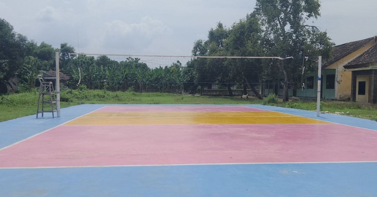 Pemdes Tulungrejo Bojonegoro Bangun Lapangan Voli, Fasilitasi Kebutuhan Sarana Olahraga