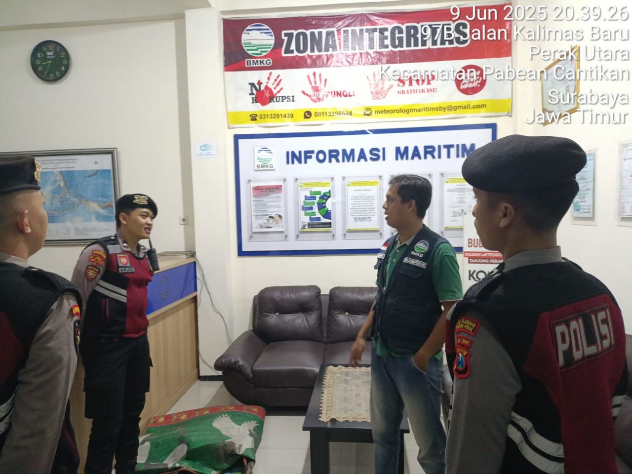 Waspada Rob ! Sat Samapta Tanjung Perak Bersinergi dengan BMKG Antisipasi Pasang Air Laut Maksimum