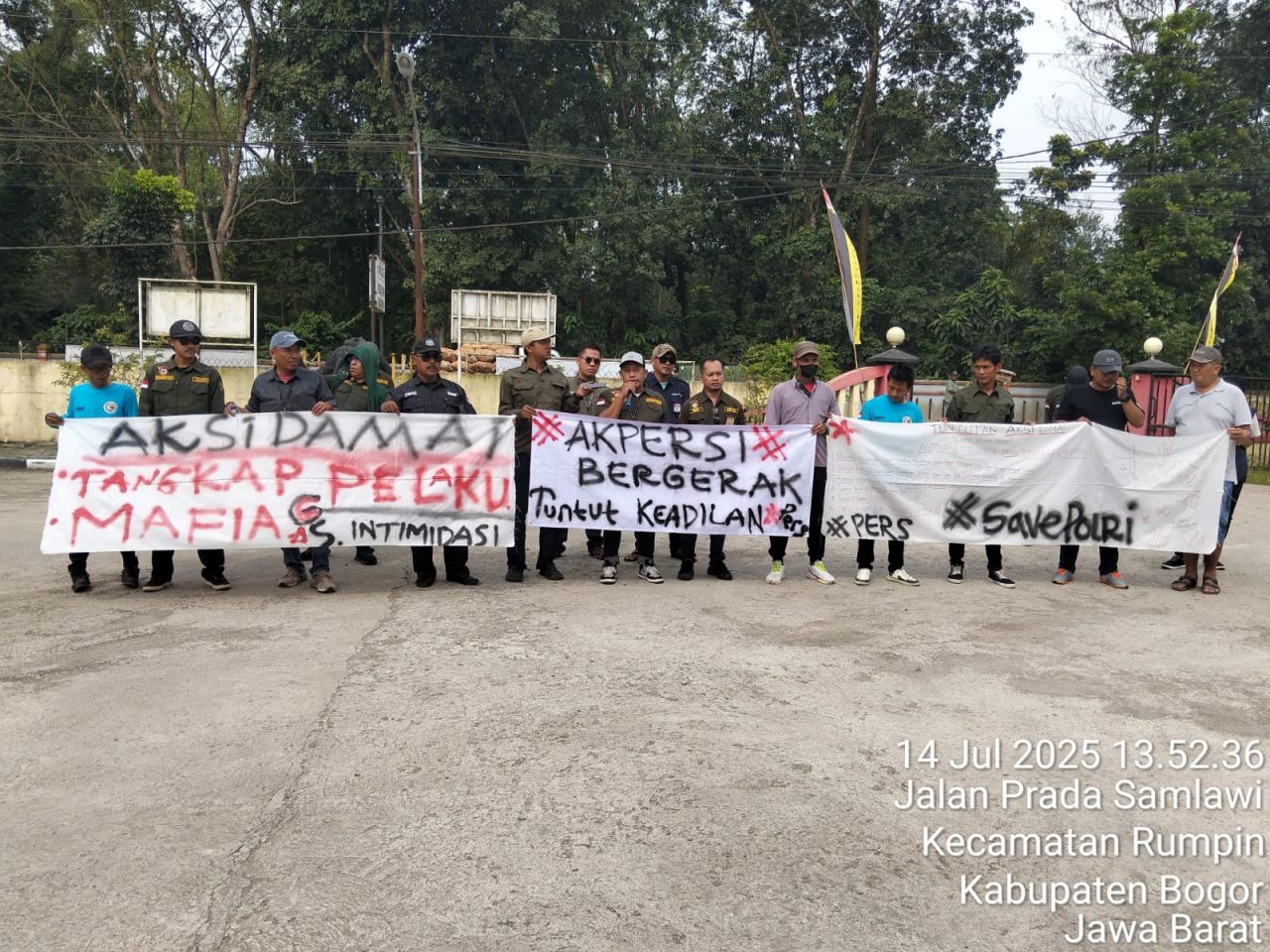 Ketum AKPERSI Pimpin Aksi di Depan Polsek Rumpin, Tuntut Intimidasi Jurnalis Ditangkap