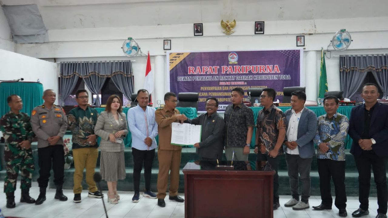 Semua Fraksi DPRD Kabupaten Toba Menyetujui Rancangan Peraturan Daerah Kabupaten Toba Tahun 2025-2029