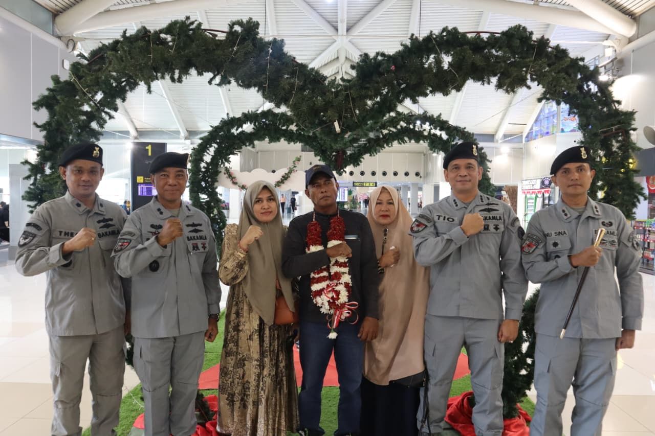 Hanyut 12 Hari di Laut Filipina, Bakamla RI Pulangkan Nelayan Bitung