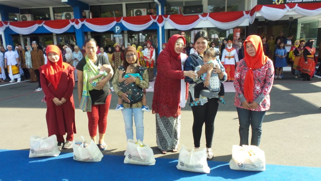 HUT RI ke-80, Kemendukbangga/BKKBN Jatim Dari Upacara dan Bagikan Bantuan Stunting Hingga Gelar Parade Budaya Nusantara