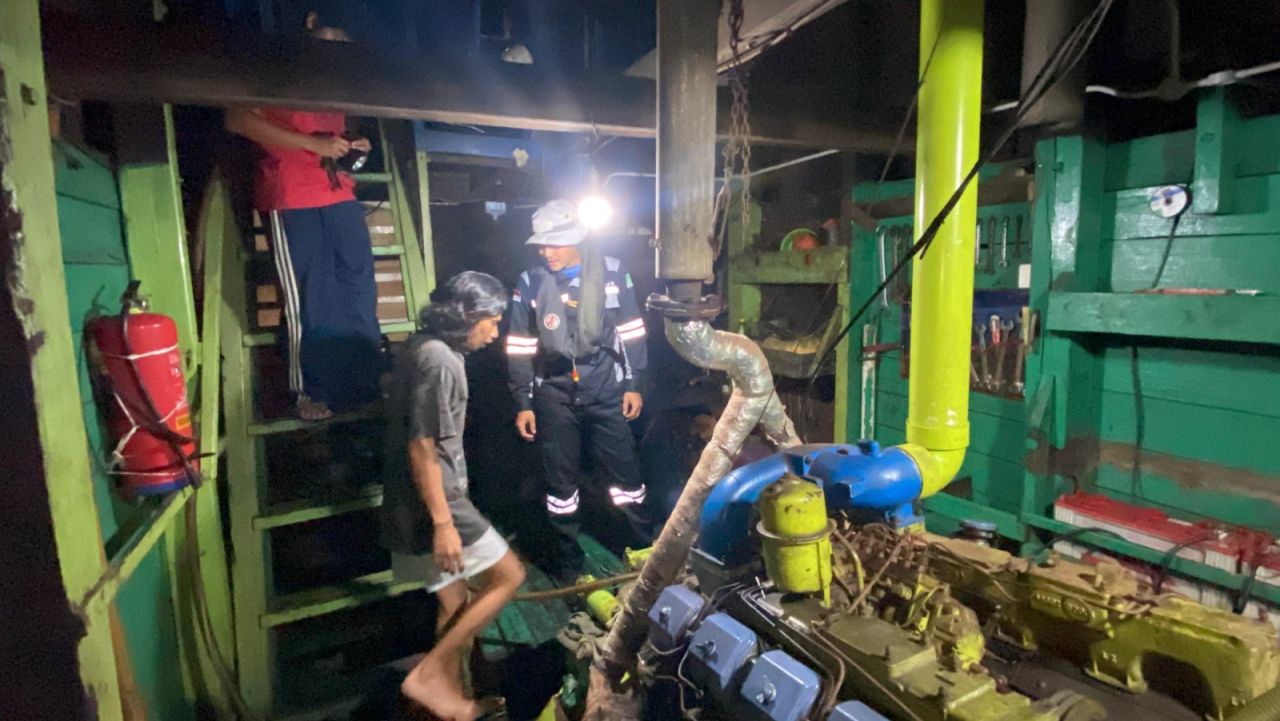 Bakamla RI Berhasil Selamatkan Kapal Nelayan Mati Mesin di Perairan Batam