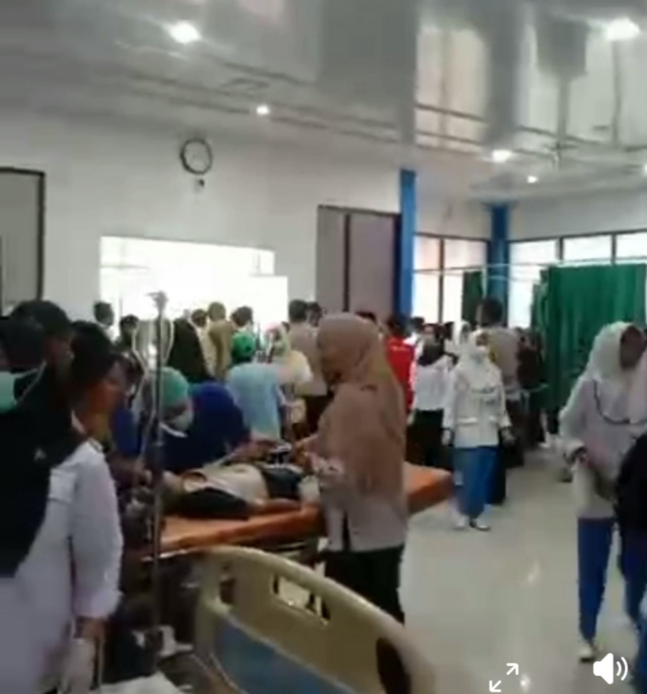 Usai Santap Makanan Bergizi Gratis , Ratusan Pelajar Keracunan