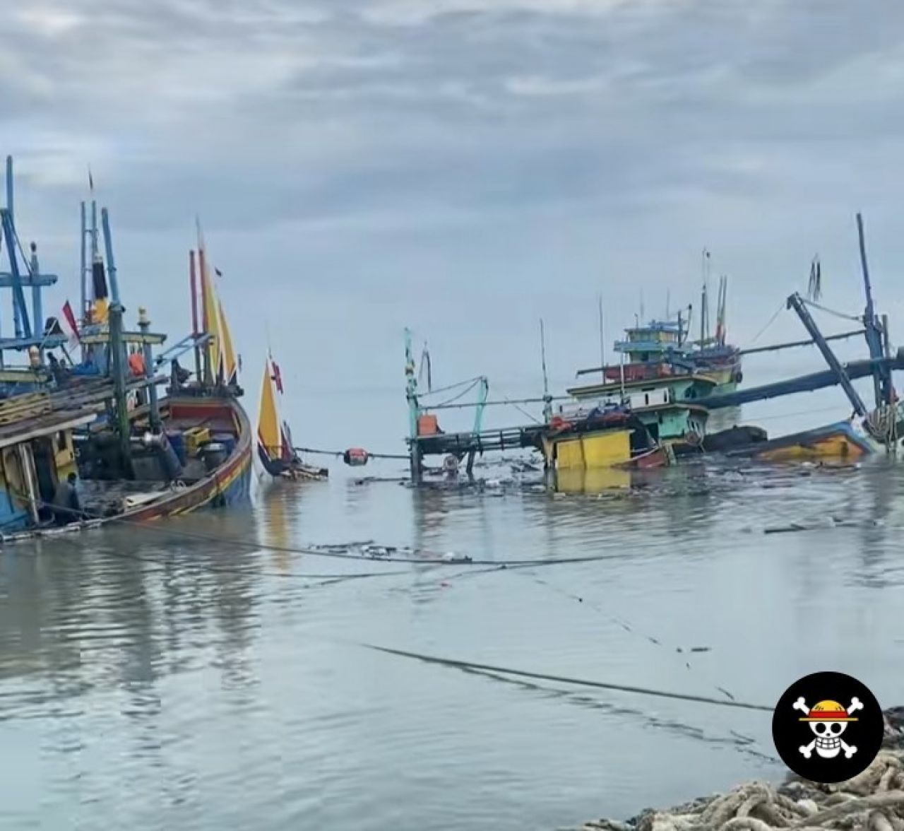 Cuaca Ekstrem Sebabkan Empat Perahu Nelayan di Palang Tuban Tenggelam