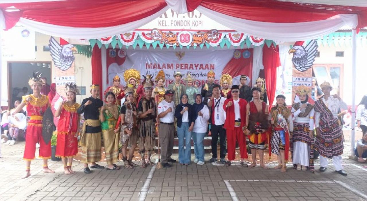 Warga RW 03 Rawadas Gelar Karnaval dan Fashion Show Meriahkan HUT ke-80 RI