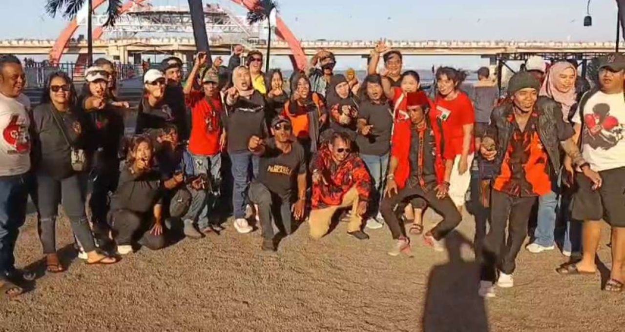 Pemuda Pancasila Surabaya Gelar Tikar Makan Lontong Kupang, Kukuhkan Solidaritas & Dukung UMKM