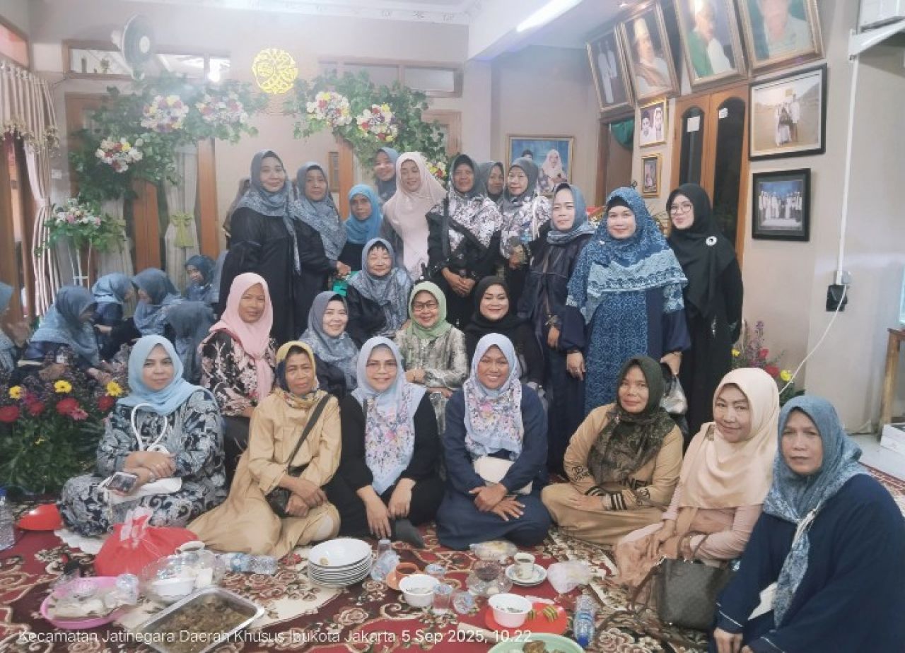 Ketua PKK Cipinang Besar Selatan Hadiri dan Meriahkan Maulid Nabi di Majelis Taklim Babussalam
