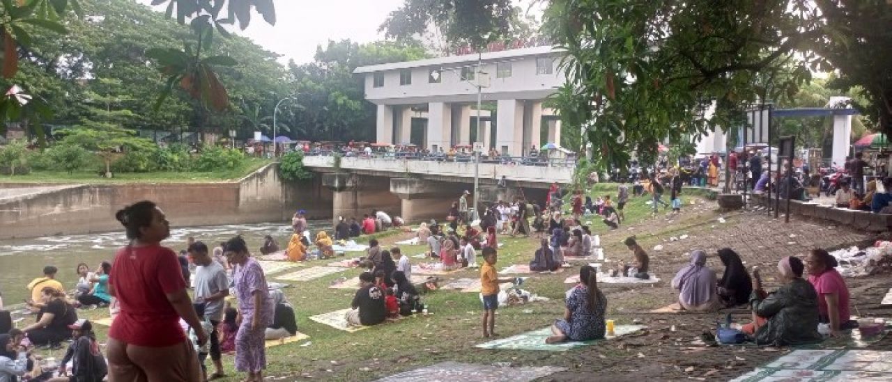 Kanal Banjir Timur Jadi Tempat Favorit Warga Jakarta Timur, UMKM Lokal Raup Untung