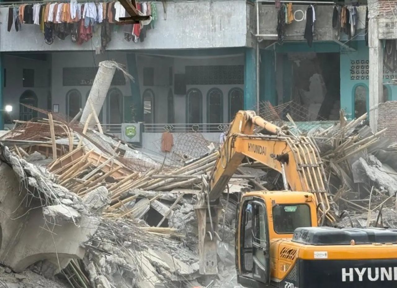 Tragedi Musala Runtuh di Ponpes Al Khoziny: 37 Santri Meninggal, SAR Terus Cari 26 Korban Hilang