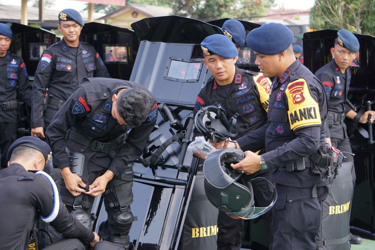 Satbrimob Polda Sumsel Siagakan Pasukan dan Peralatan untuk BKO ke Polda Metro Jaya