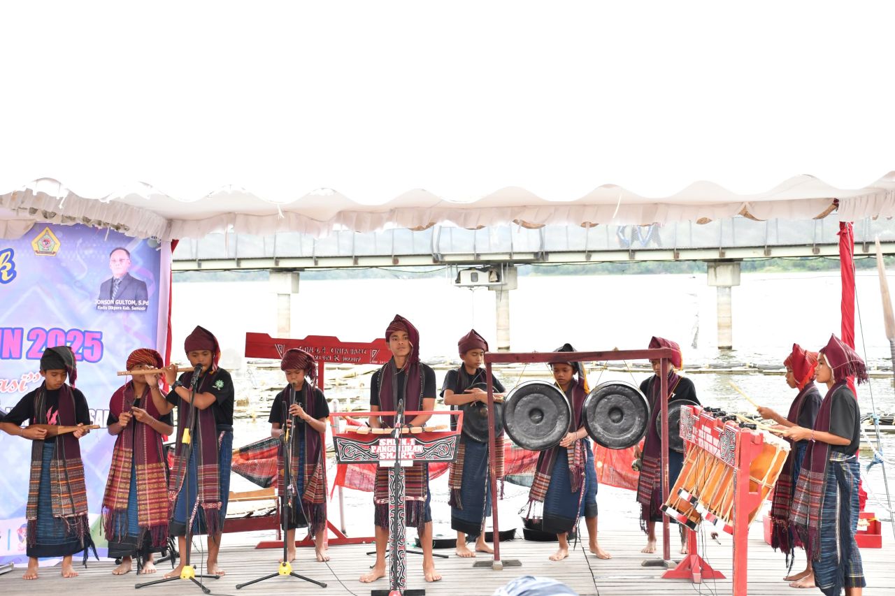 Merayakan Warisan, Menyatukan Generasi: Pemkab Samosir Peringati Hari Ulos Nasional