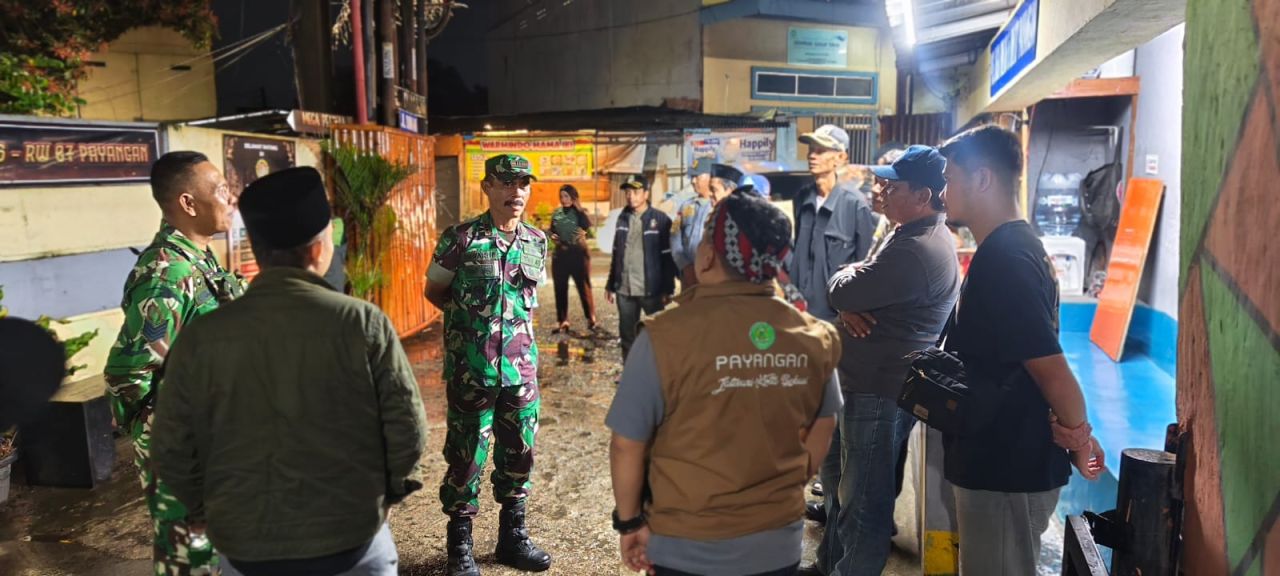 Perkuat Stabilitas Wilayah, Koramil 04/Jatiasih Gelar Patroli dan Siskamling Bersama Komduk dan Komcad