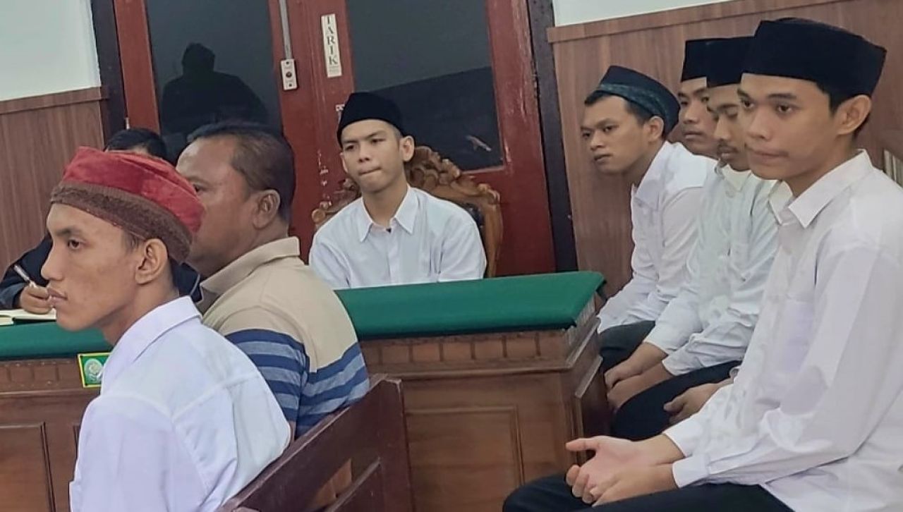 Sidang Begal Surabaya: Pelaku Rampas Helm & Jaket Berisi HP, Dijual Rp 400 Ribu