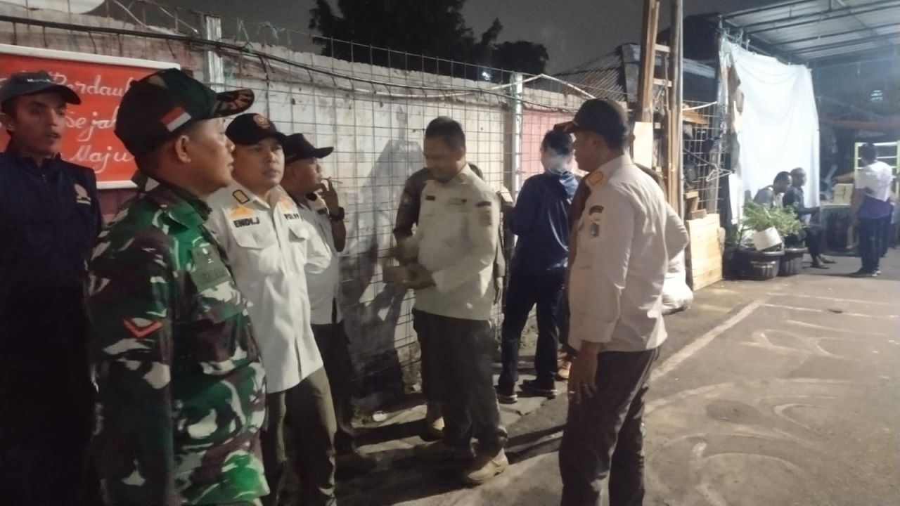 Kodim 0505/JT Perkuat Keamanan Jatinegara Lewat Patroli Siskamling Bersama Komduk