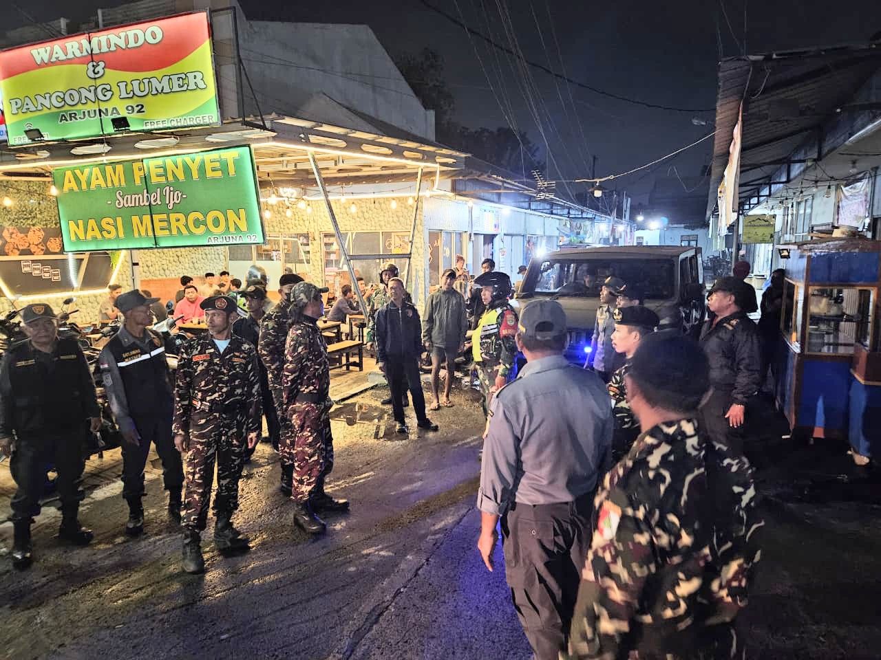 Patroli Tiga Pilar Koramil 02/Pondok Gede Wujudkan Keamanan Wilayah