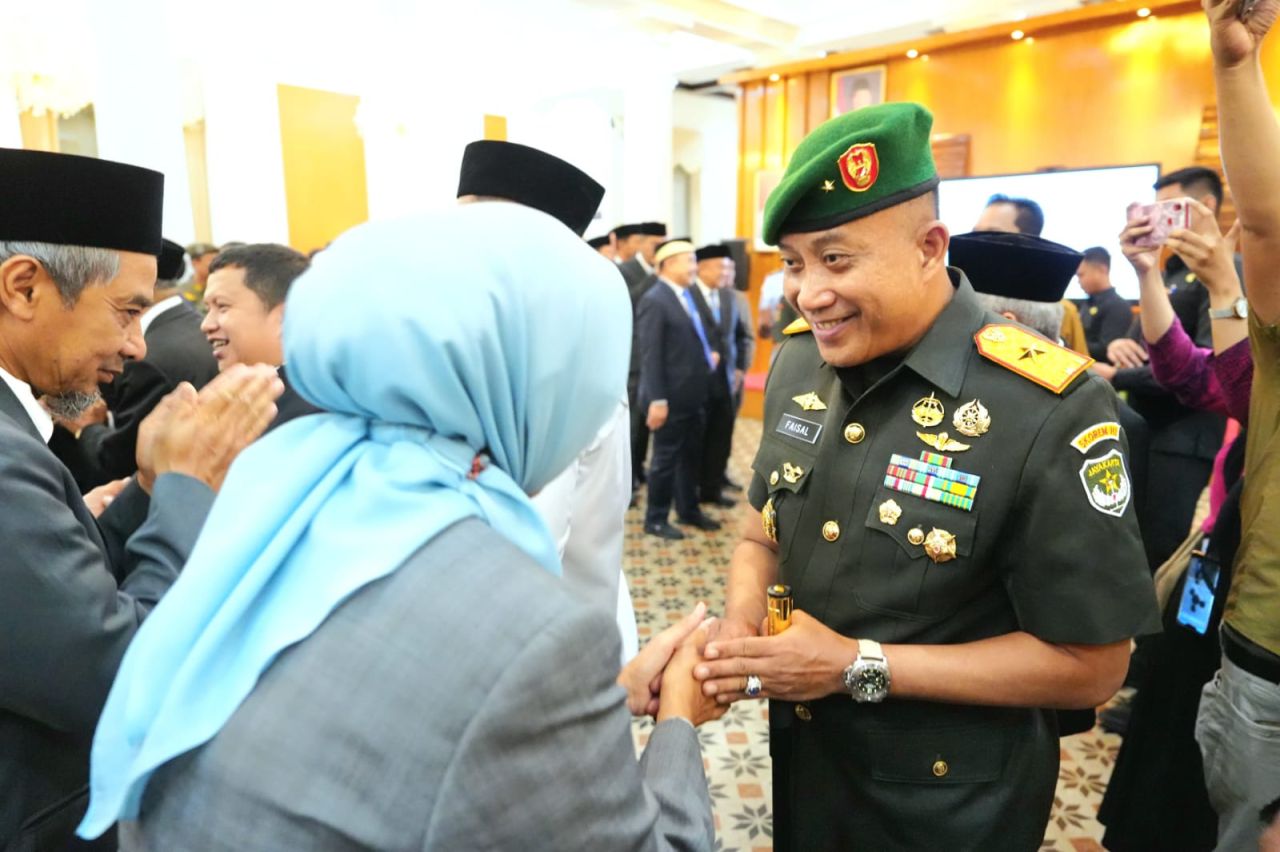 Danrem 052/Wkr Hadiri Pelantikan 23 Pejabat Eselon II Pemprov Banten