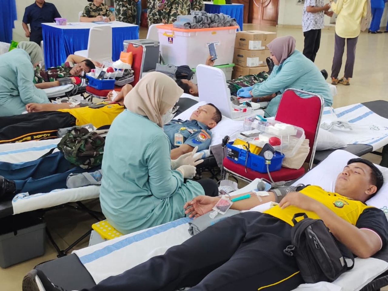 Brimob Metro Jaya Ikut Donor Darah HUT Ke-80 Marinir, Sinergi TNI–Polri