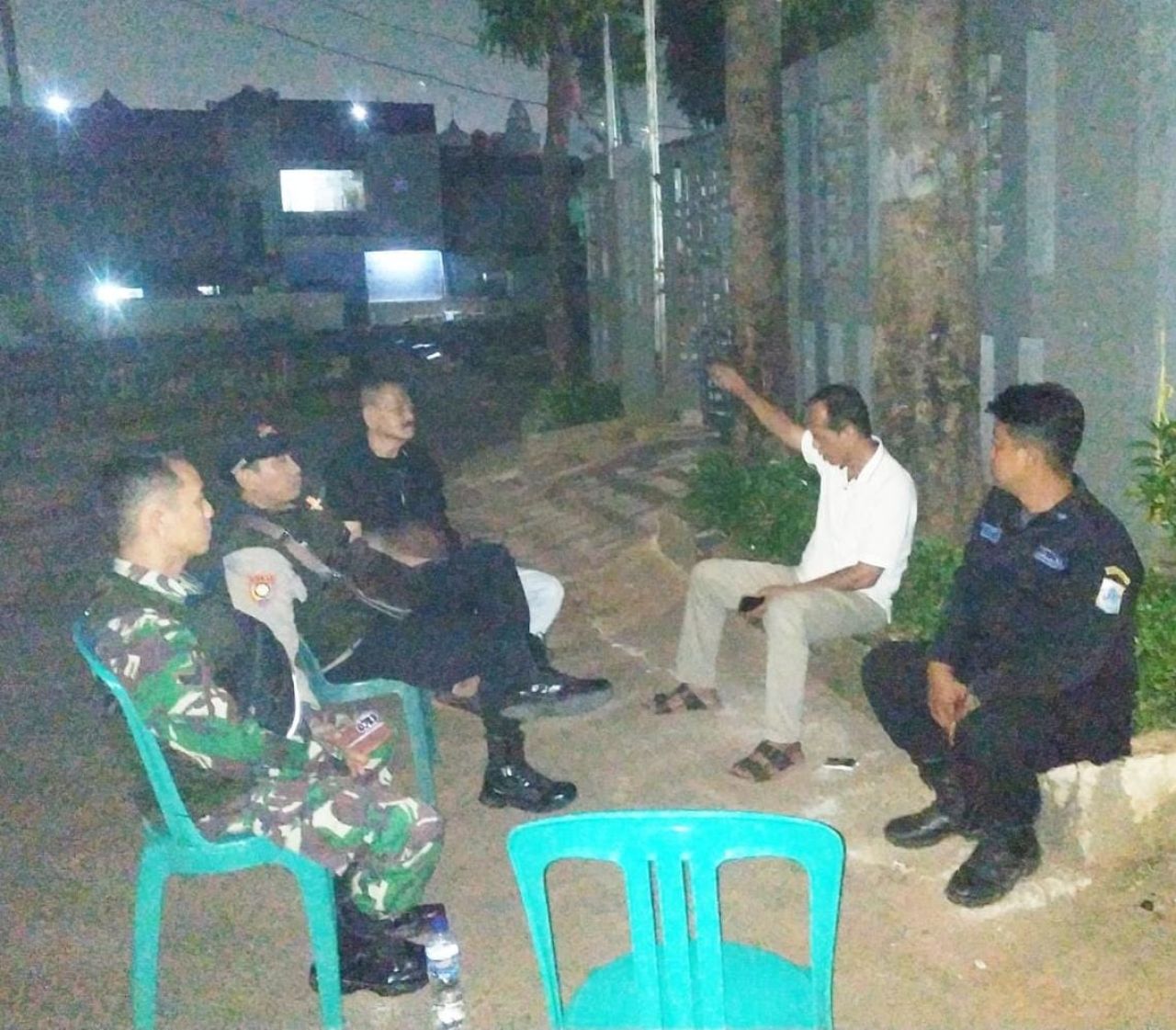 Wujudkan Keamanan Lingkungan, Kodim 0505/JT Gelar Patroli Bersama Komduk di Jatinegara