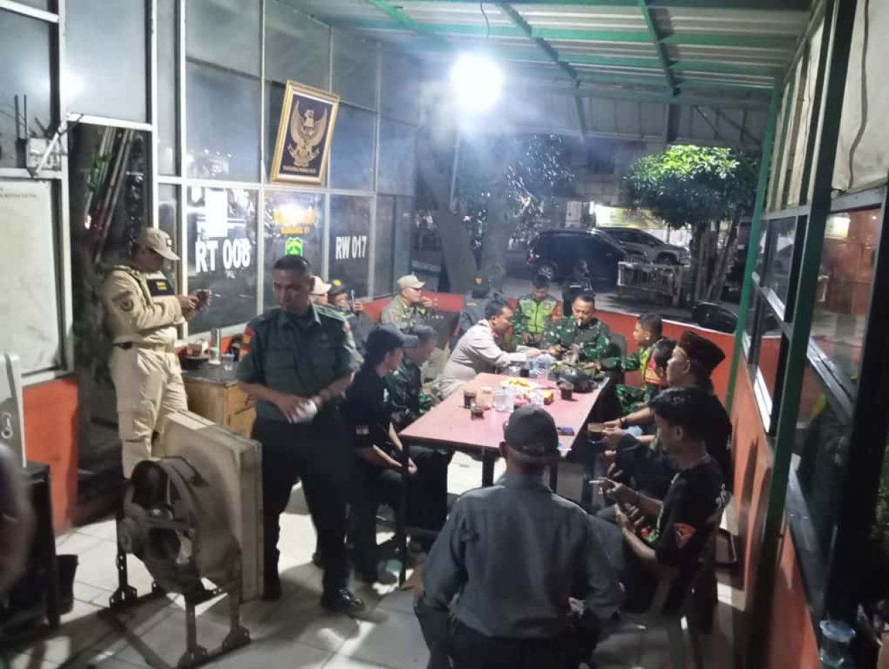 Babinsa Koramil 01/Kranji Bersama Tiga Pilar dan Komduk Giat Patroli Malam Jaga Kondusifitas Wilayah