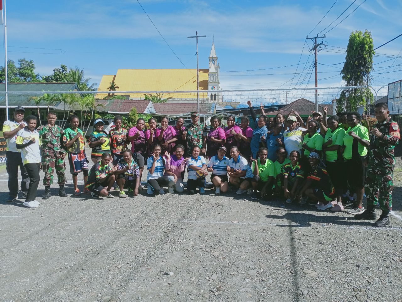 Koramil Timika Gelar Komsos Kreatif Bersama Warga Lewat Lomba Bola Voli