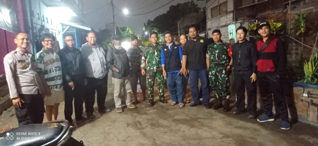 Kolaborasi Kodim 0505/JT dan Komduk Gelar Patroli Siskamling di Kramatjati