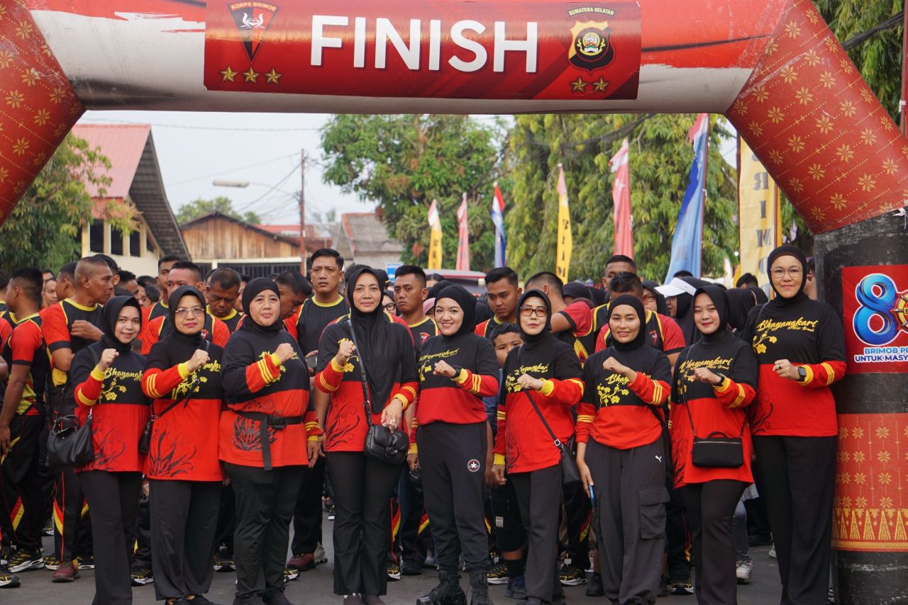 Satbrimob Polda Sumsel Gelar Jalan Santai dan Senam Sehat Bersama dalam Rangka HUT ke-80 Korps Brimob Polri