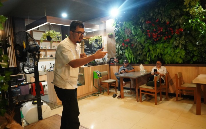 Cafe Flona Hits di Bandung