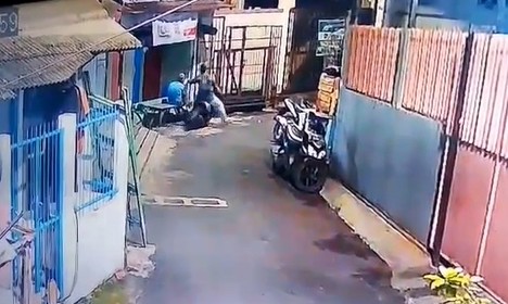 Pelaku Jabret Handphone di Jl. Padamulya, Jakarta Barat