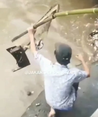 Jasad Bayi Ditemukan di Jembatan Bendungan Polor Perbatasan Karang Tengah-Kembangan Selatan