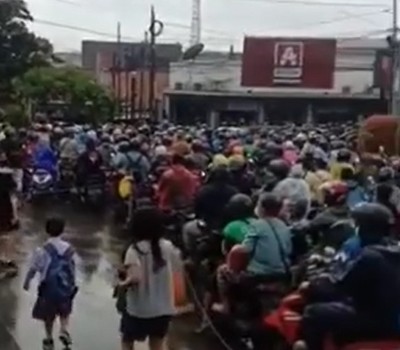 Lalu Lintas Metro Permata Macet Total