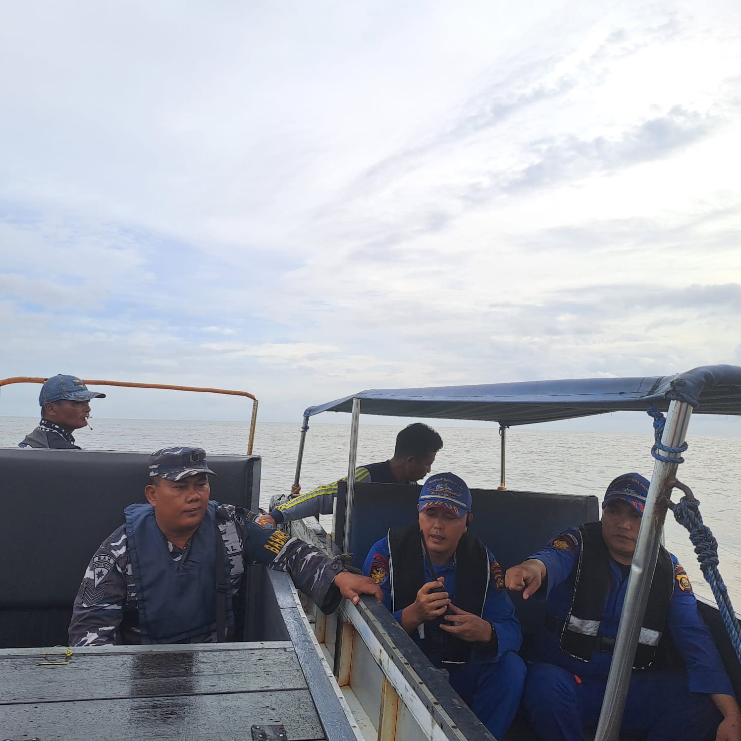 TNI AL Palembang Laksanakan SAR Insiden Jatuhnya ABK TB Karya Pacific 19 & TK Pacific Star 52 di Perairan Ambang Luar Sungsang