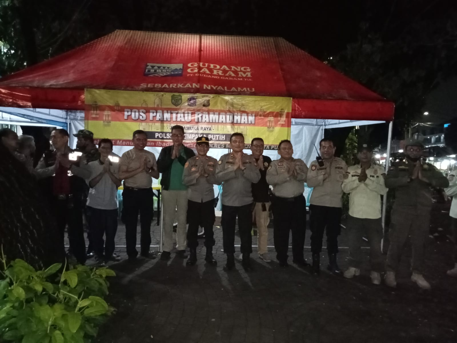 Kapolsek Cempaka Putih Turun Langsung Jaga Kamtibmas di Pos Pantau Ramadhan