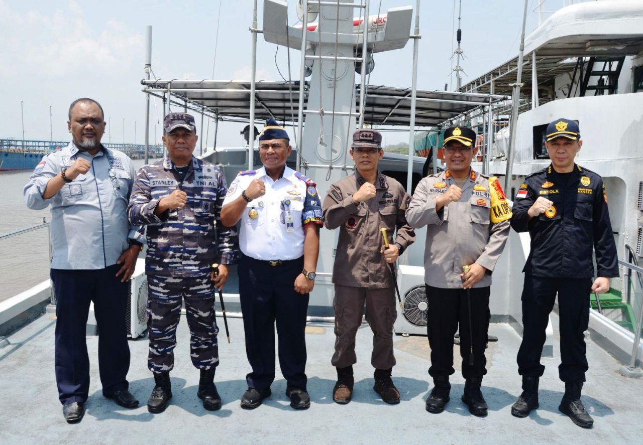 Jelang Libur Hari Raya Idul Fitri 1444 H, Lanal Dumai Laksanakan Patroli Bersama Pantau Situasi Keamanan Perairan Dumai