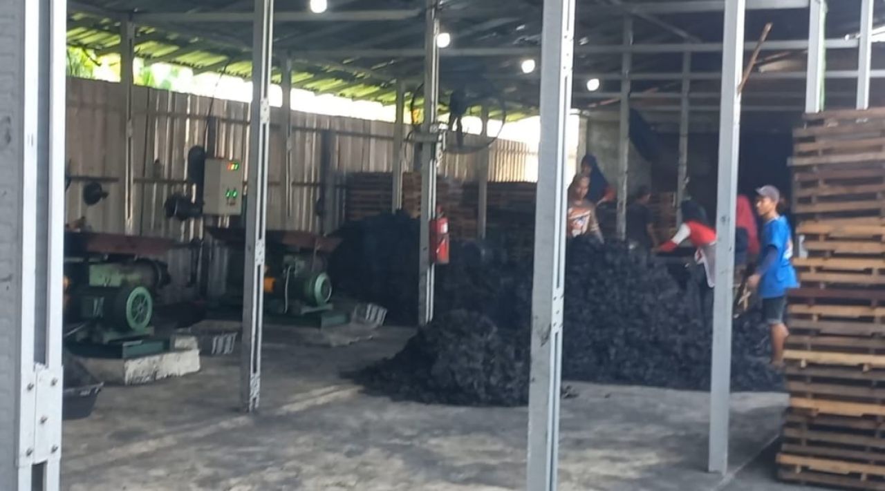 Camat Ngimbang dan Satgas DLH Kabupaten Lamongan Segera Kroscek Pabrik Penggilingan Arang di Desa Sendangrejo