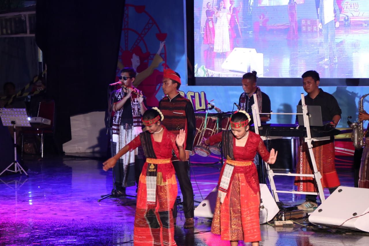 Pentas Budaya Pekan Raya Sumatera Utara ke-49 Sukses, Bupati Poltak Sitorus: Toba Tempat Orang Berwisata Asyik