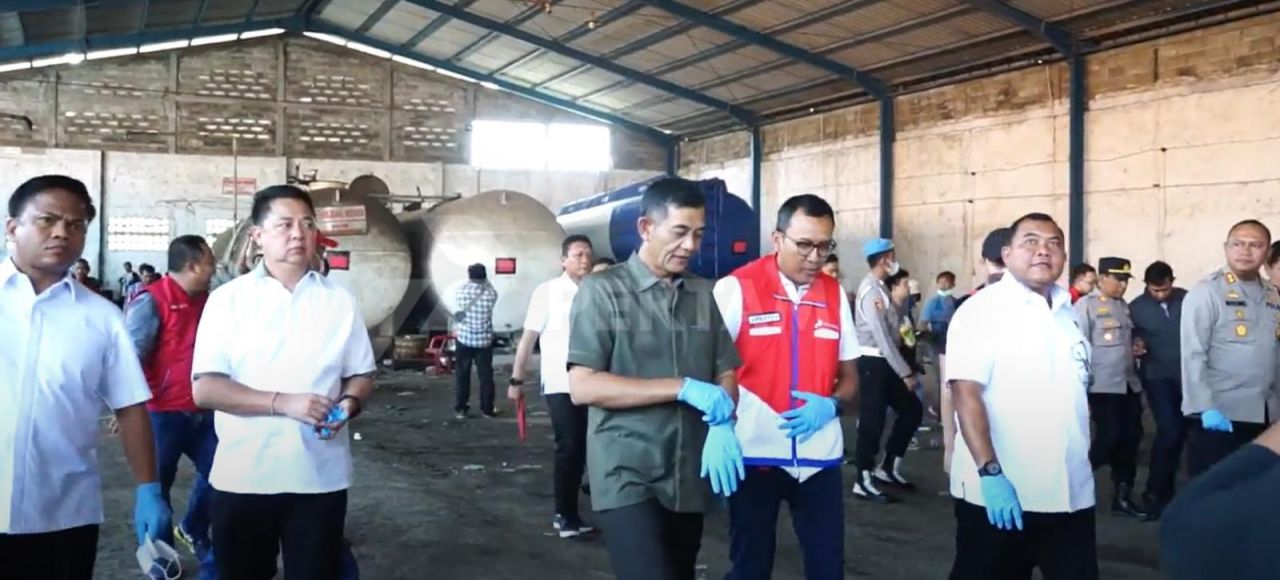 Mabes Polri dan Polda Jatim Grebek Gudang Mobil Tempat Penimbunan BBM Solar Subsidi 166 Ton di Kota Pasuruan